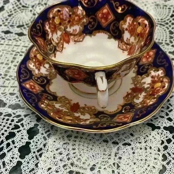 Royal Albert Heirloom Footed Cup &
Saucer england - Picture 13 of 16